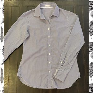 Gap fitted button down shirt